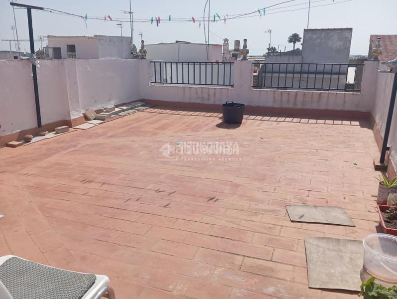 Foto 0a026e35-4b34-4849-87e5-a0a1fca7a9f0. Casa aparellada a Lora del Río