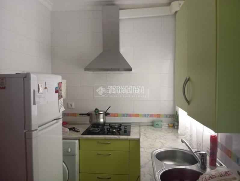 Foto 3d993eff-4c80-4588-9819-9e1659649a6d. Casa aparellada a Lora del Río