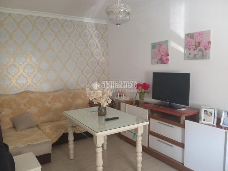 Foto 4340c8bd-258c-4d69-86de-8bb8079e598b. Casa aparellada a Lora del Río