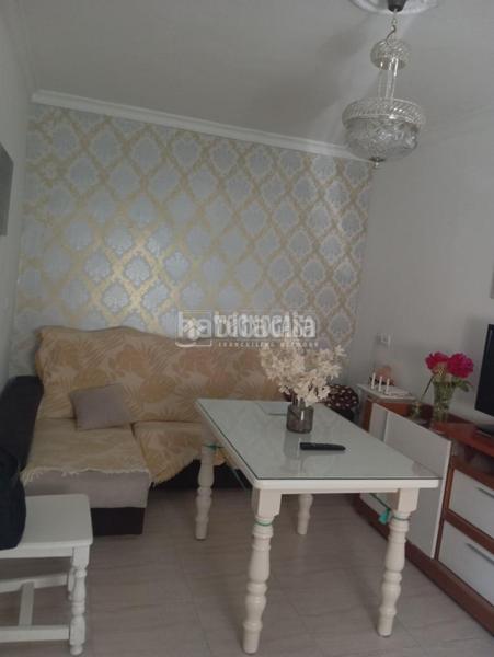 Foto 43bdaeba-c118-4766-b453-700521f0c139. Casa aparellada a Lora del Río