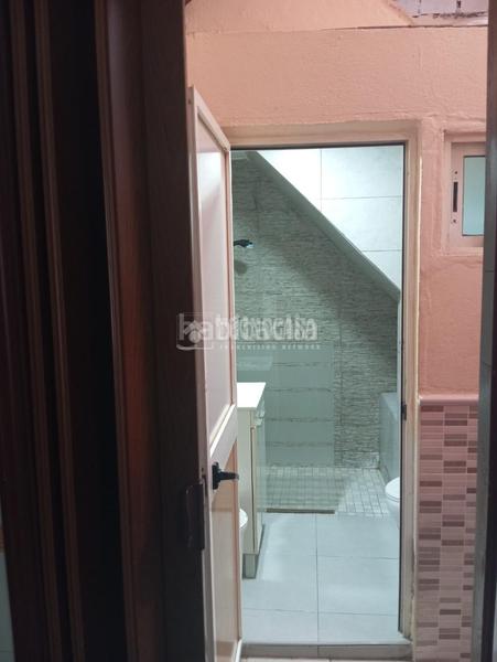 Foto 75e5678e-4b3c-40d6-8850-7deeec54a27f. Casa aparellada a Lora del Río