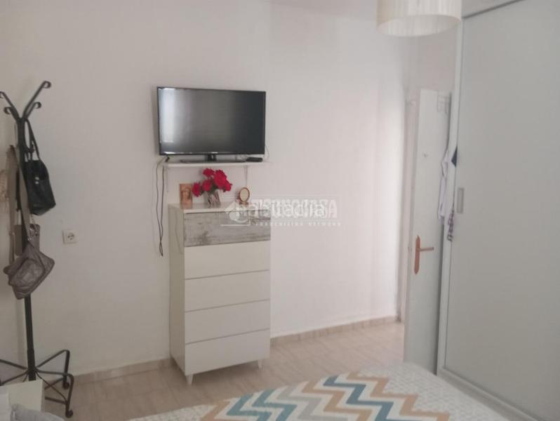 Foto b6fc8ff3-f639-45c1-956e-3f553fa9fb1d. Casa aparellada a Lora del Río