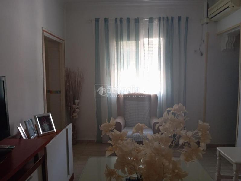 Foto c1d958da-aa21-4001-815c-2bef1a251fb1. Casa aparellada a Lora del Río