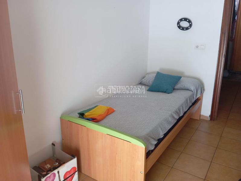 Foto c885ca74-db4d-4202-9233-e8a720707516. Casa aparellada a Lora del Río