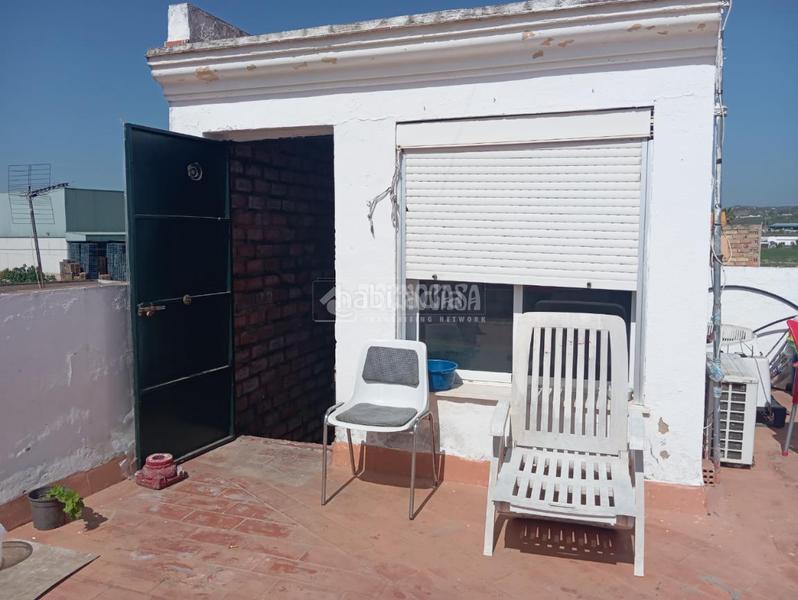Foto ce2b9b09-3519-4b19-9659-49f83e891410. Casa aparellada a Lora del Río