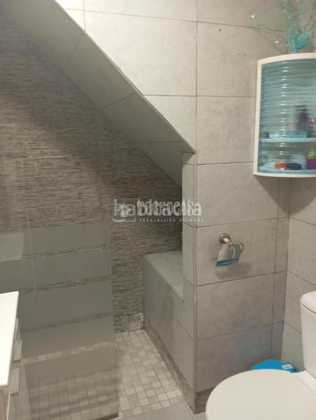 Foto d7ba0b04-3d9d-4581-89db-ecd8d7f157b2. Casa aparellada a Lora del Río