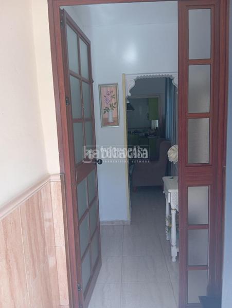Foto fa1316b8-40d6-4c8e-8224-618949e1b45e. Casa aparellada a Lora del Río