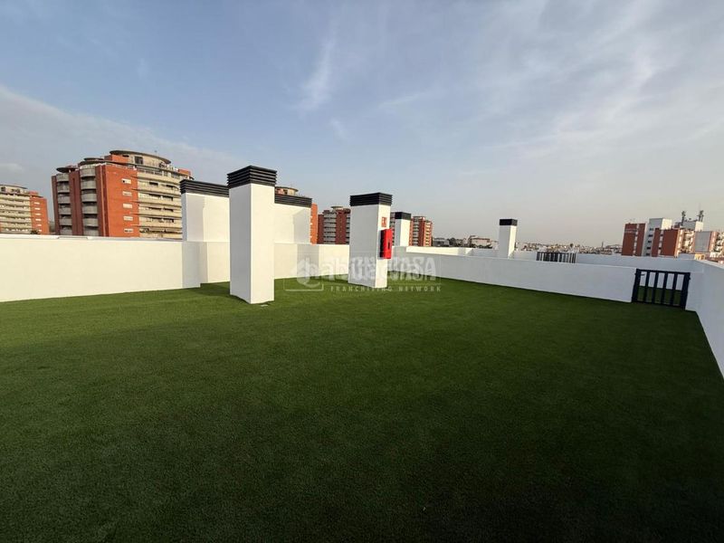 Foto 54f42b15-b735-4216-94e7-f1ba794aa8af. Pis amb calefacció a Bellavista Sevilla