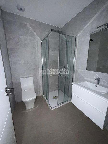 Foto f18e02cb-1d4e-44ec-ac96-e52fd00008fc. Pis amb calefacció a Bellavista Sevilla