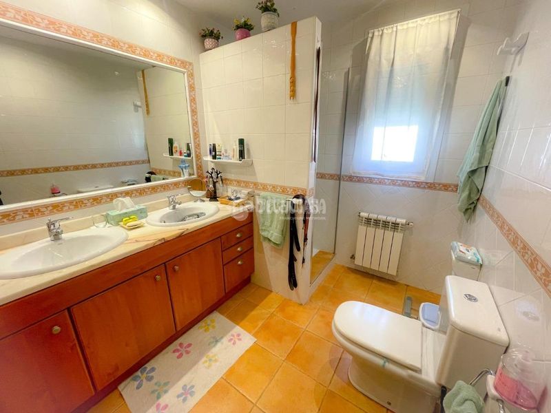 Foto 91c5bbd2-03f9-450e-9383-cd1773e50f3a. Casa amb calefacció aparcament a Guadarrama