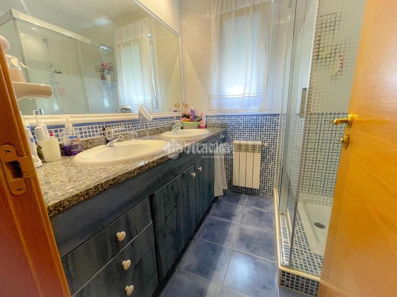 Foto b16dda65-a276-4e0c-822c-129fecafd5b6. Casa amb calefacció aparcament a Guadarrama