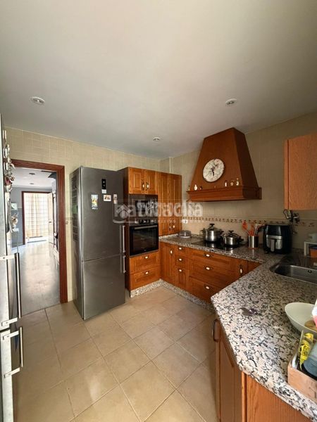 Foto 1b4c4185-01b6-4465-b670-3f9aa811c8ab. Casa aparellada amb calefacció a El Junquillo - Vistalegre Utrera
