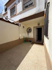 Casa bifamiliare in Estación - La Fontanilla - El Tinte. Casa en venta en utrera