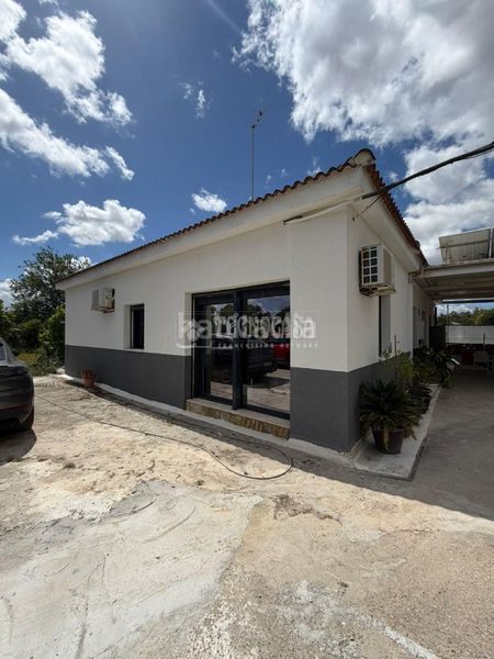 Foto f1c25cf1-8771-4c43-a3c8-7d99d1048f34. Masia amb calefacció aparcament a Pedanías Norte Utrera