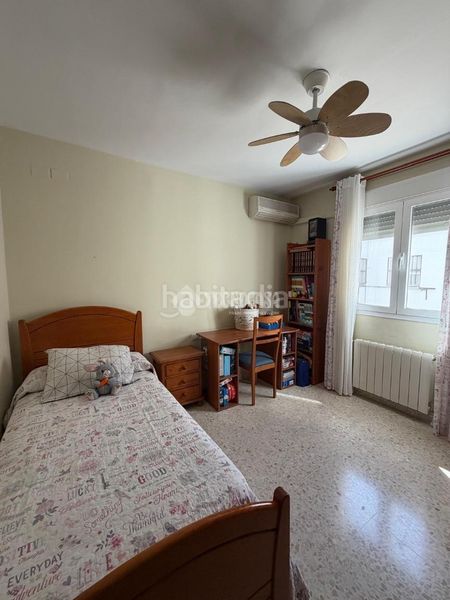 Foto 46d0d735-3c24-4a07-8166-377a9785f81b. Casa aparellada amb piscina a Torre Cruz - Los Molinos Utrera