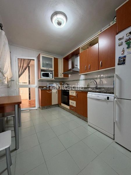 Foto 4a802cfa-643b-4e2d-a1de-6d4cd13034ff. Casa aparellada amb piscina a Torre Cruz - Los Molinos Utrera
