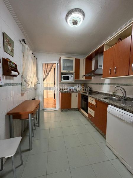 Foto 4b0fcb77-ef2b-4914-9452-d0a26d3a7808. Casa aparellada amb piscina a Torre Cruz - Los Molinos Utrera