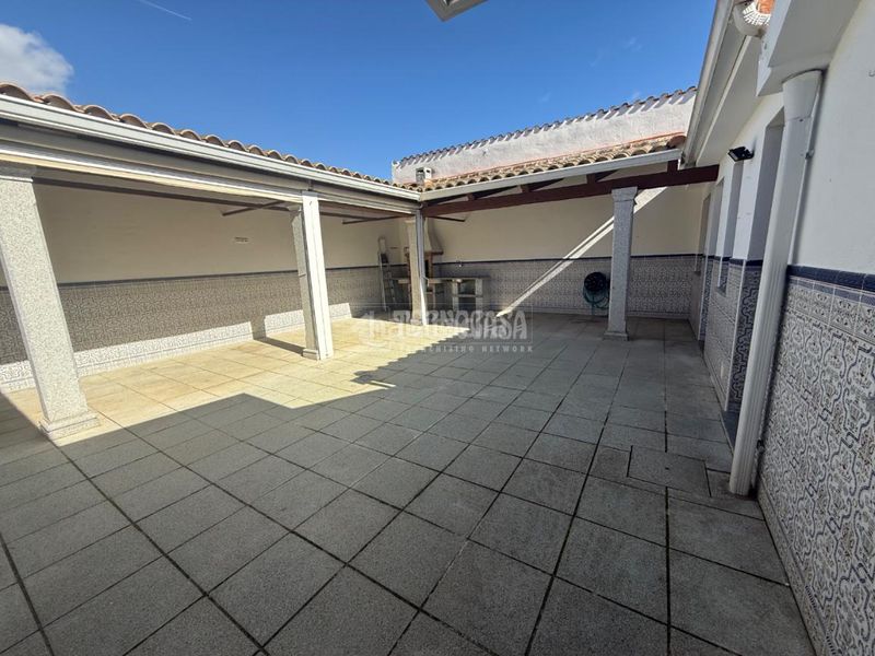 Foto 039f4585-e7d0-46e4-b875-d9633482a27f. Casa aparellada amb calefacció a Escalona