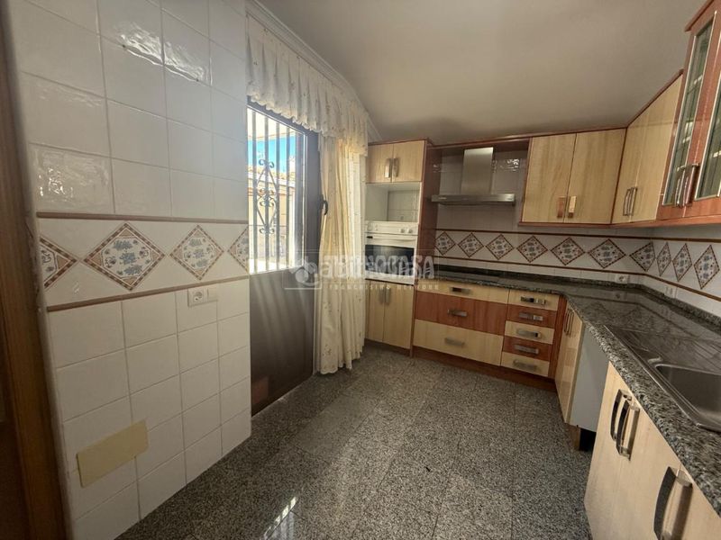 Foto 082772e4-f41d-46dc-bbf0-39a32ab5dd7f. Casa aparellada amb calefacció a Escalona