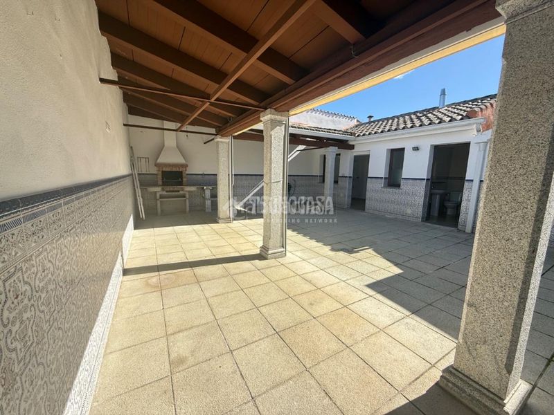 Foto ace8083d-35bd-4ea5-bcc7-fb37d2f91b40. Casa aparellada amb calefacció a Escalona