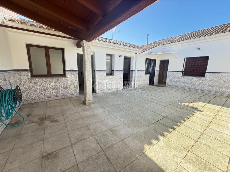 Foto ad0e404f-6d0b-4eab-aa5a-da996d6ddb8f. Casa aparellada amb calefacció a Escalona