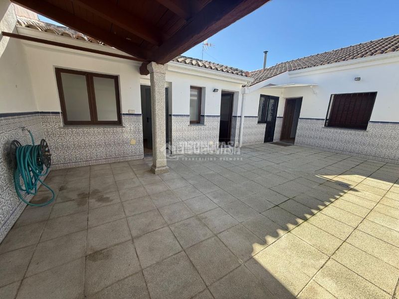 Foto c43b8935-0cf1-43ce-8fa1-4c729014f4d0. Casa aparellada amb calefacció a Escalona