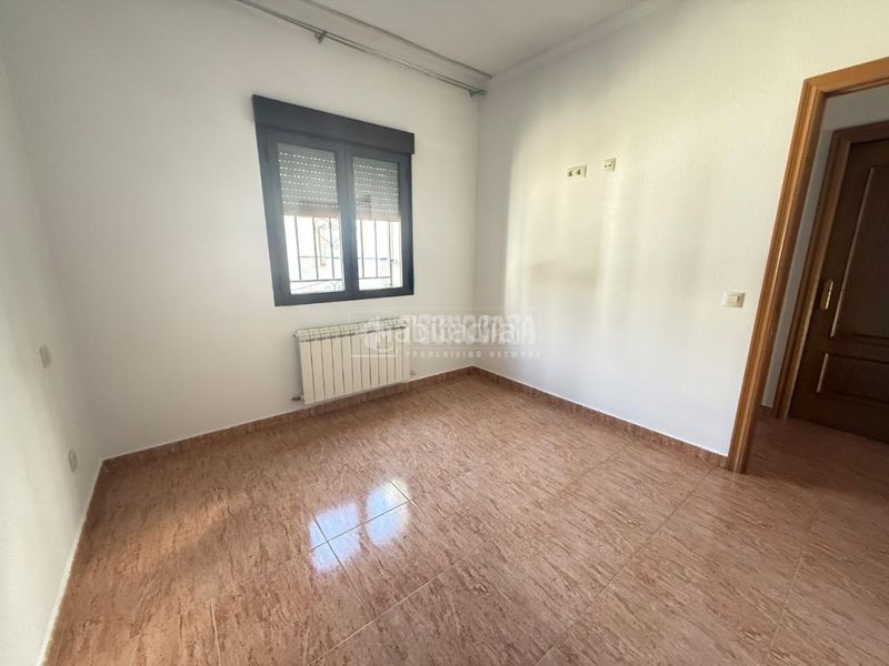 Foto f203ab78-2739-42a9-93f2-255a1677a8b8. Casa aparellada amb calefacció a Escalona