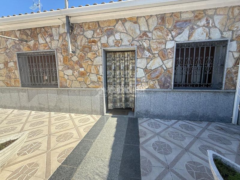 Foto f4ca81eb-cb50-40b4-af1f-a0df5e6f8634. Casa aparellada amb calefacció a Escalona