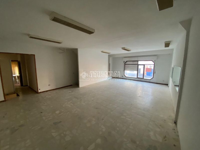 Foto ee0b5aaa-6f2c-479e-ac71-f43157f9c789. Local comercial a Cenicientos