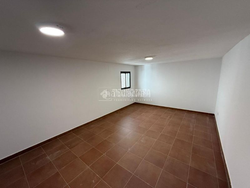 Foto 054a451d-cc27-4962-a9d9-775cbd734c04. Casa aparellada amb calefacció a Almorox