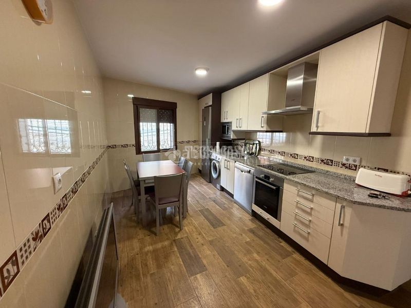 Foto 98214f5c-76c9-40f5-b612-589899ddbdb1. Casa aparellada amb calefacció a Almorox