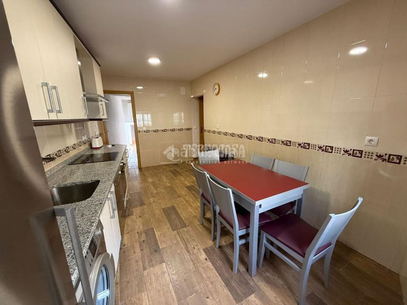 Foto eef64b5f-a704-42fe-8110-3cc9979b1105. Casa aparellada amb calefacció a Almorox