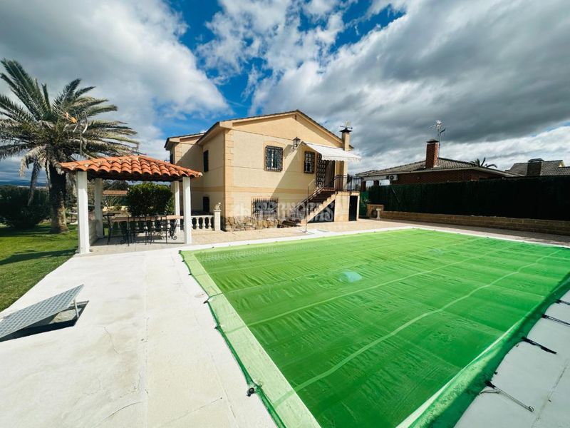 Foto 5b8f64f2-4956-4a07-936e-b8c54761f96c. Casa amb calefacció piscina a Escalona