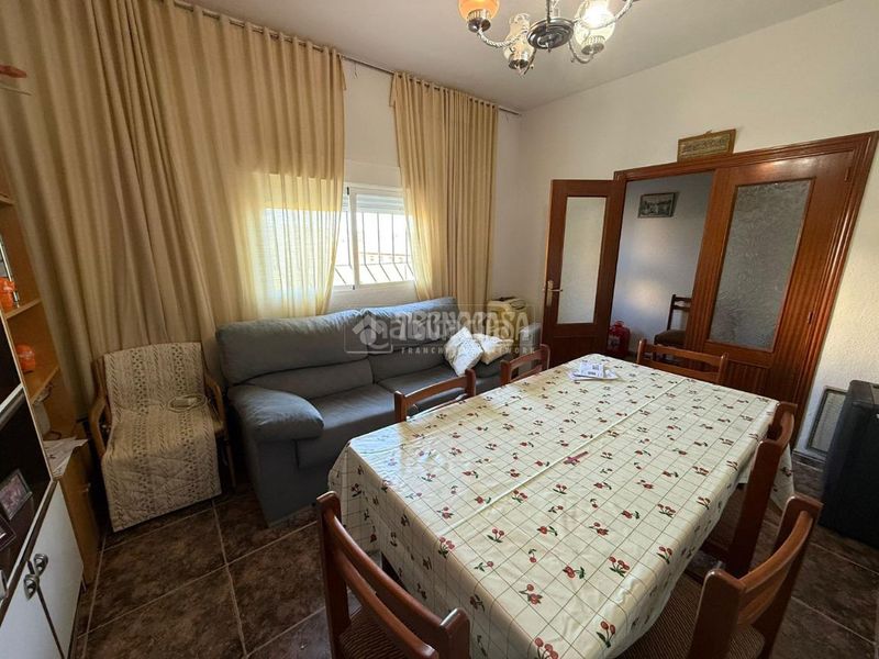 Foto 14b46fb3-e178-4899-b4a0-80edaa0a7415. Casa aparellada amb aparcament a Almorox
