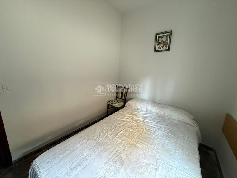 Foto 1a162a40-b595-4101-96ba-3308bb9df631. Casa aparellada amb aparcament a Almorox