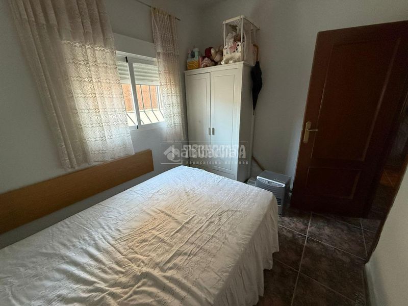 Foto 38336ded-05c5-470c-b19d-cdc9e8ae23f7. Casa aparellada amb aparcament a Almorox