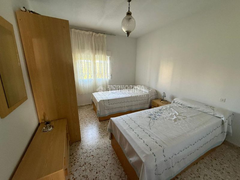Foto 6b60a676-ef88-4a86-99a3-d26edc597db7. Casa aparellada amb aparcament a Almorox
