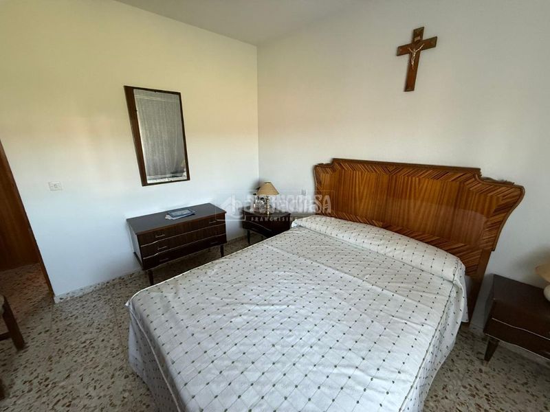 Foto 9df40086-e997-4e46-8d48-e3cf293ee143. Casa aparellada amb aparcament a Almorox
