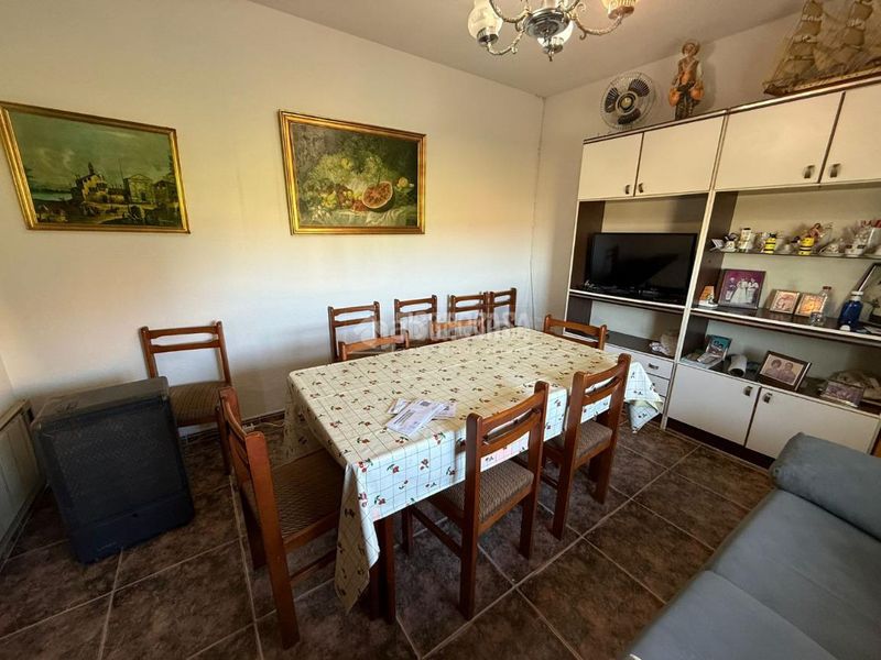 Foto afaac376-317b-4474-9e75-566ab414d41e. Casa aparellada amb aparcament a Almorox
