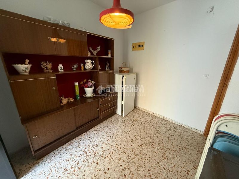 Foto b329b98f-a408-411d-b617-08e7cc27c804. Casa aparellada amb aparcament a Almorox