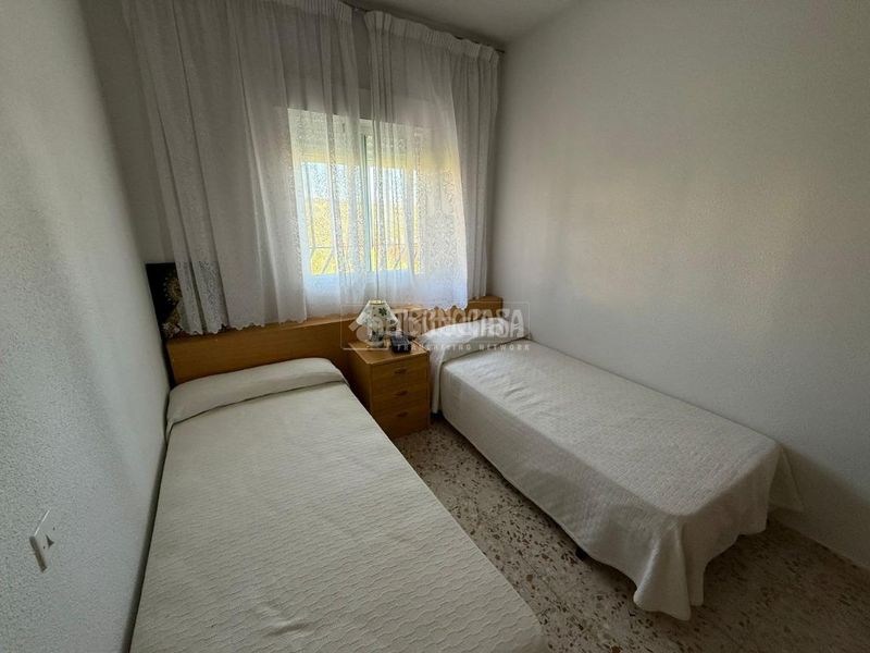 Foto b9d9840c-3e17-4314-b6c0-f7fe2f2ed0fa. Casa aparellada amb aparcament a Almorox