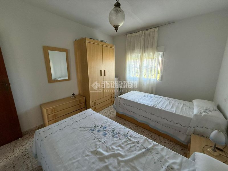 Foto e7fa2b04-f0b1-4964-a8bf-13a47a0a8ade. Casa aparellada amb aparcament a Almorox