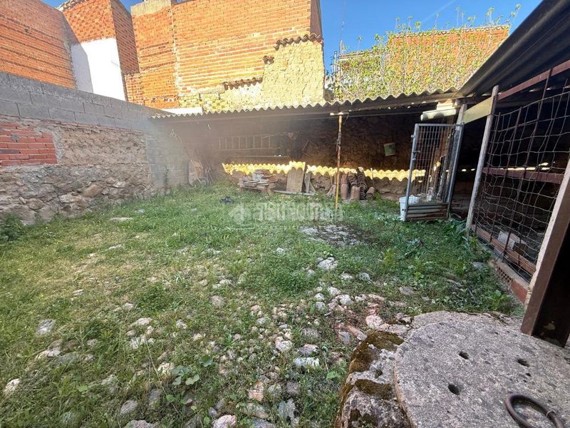 Foto 4d8a9658-dc73-401c-93ce-c20aa589b166. Casa aparellada a Almorox