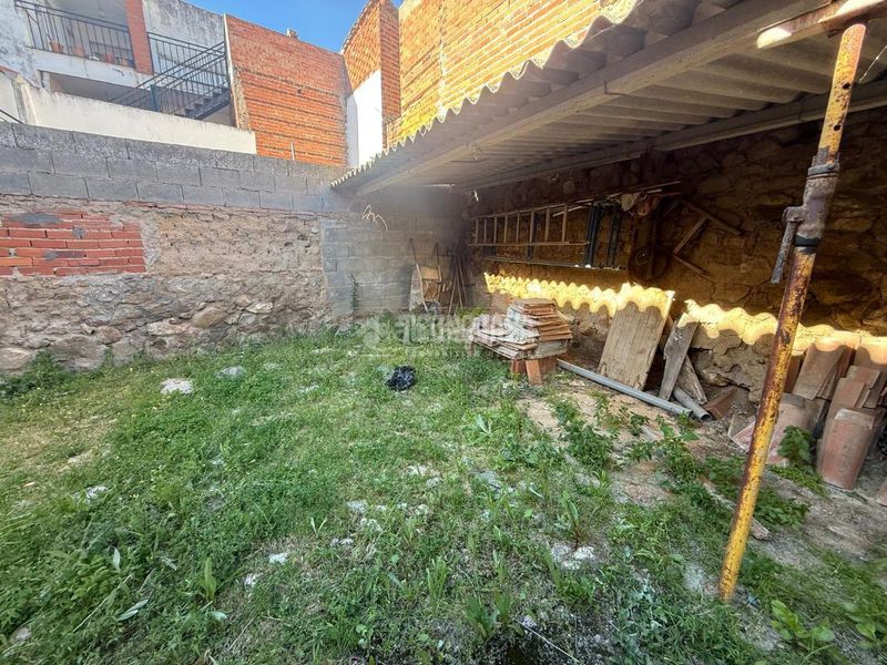 Foto d5e85ca3-5d92-4029-834d-73aa4d7b2272. Casa aparellada a Almorox