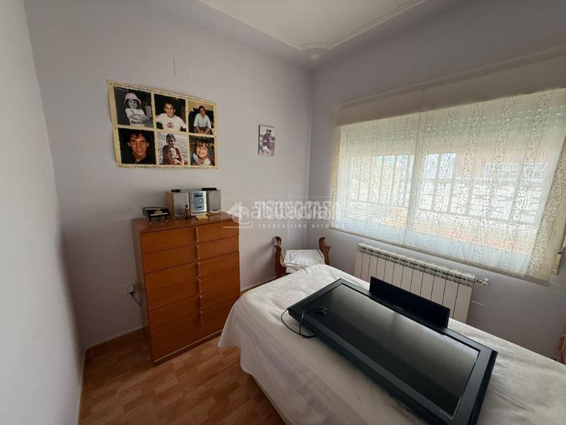 Foto 023624d2-feec-4ba6-9181-2e2bc031cc4a. Casa aparellada amb calefacció a Almorox