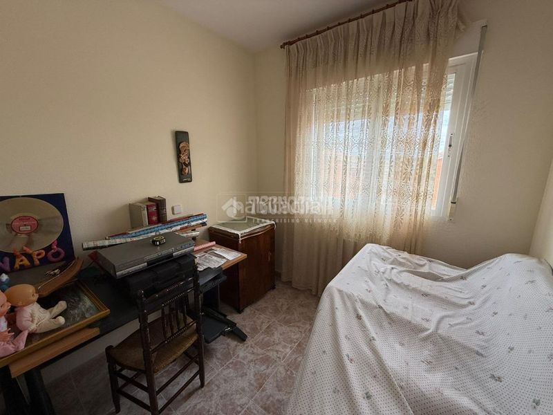 Foto 3cab1725-e02a-4c78-91e4-212934d68cd6. Casa aparellada amb calefacció a Almorox
