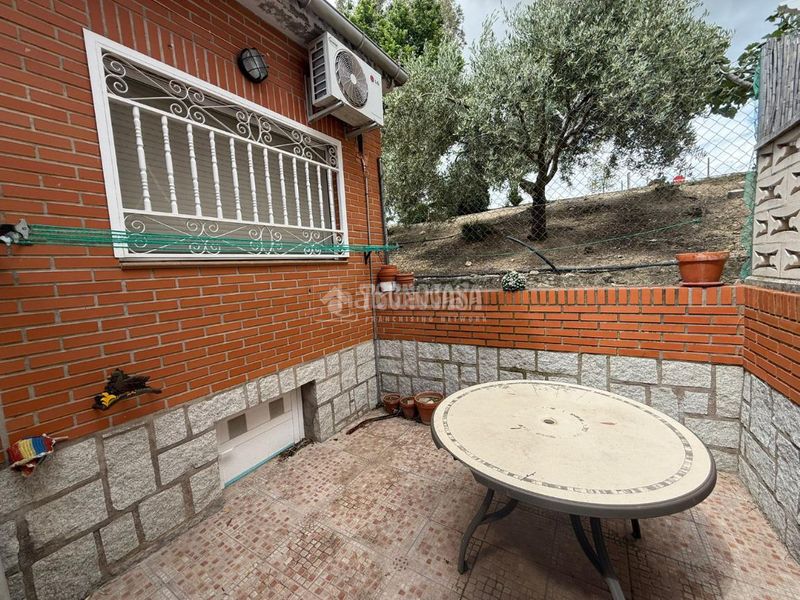 Foto 6821473d-039a-48ec-b49b-5d5704109696. Casa aparellada amb calefacció a Almorox