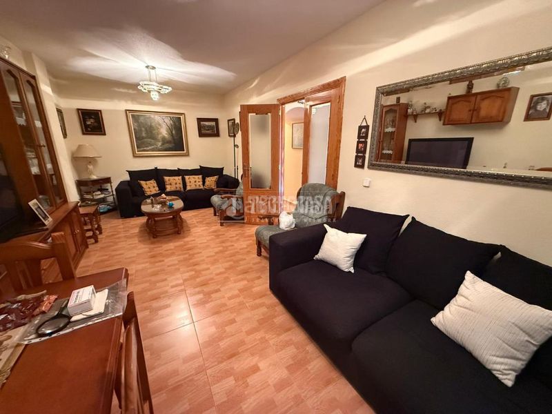 Foto 97d925d1-8b61-4b79-b210-5b581884b7d8. Casa aparellada amb calefacció a Almorox