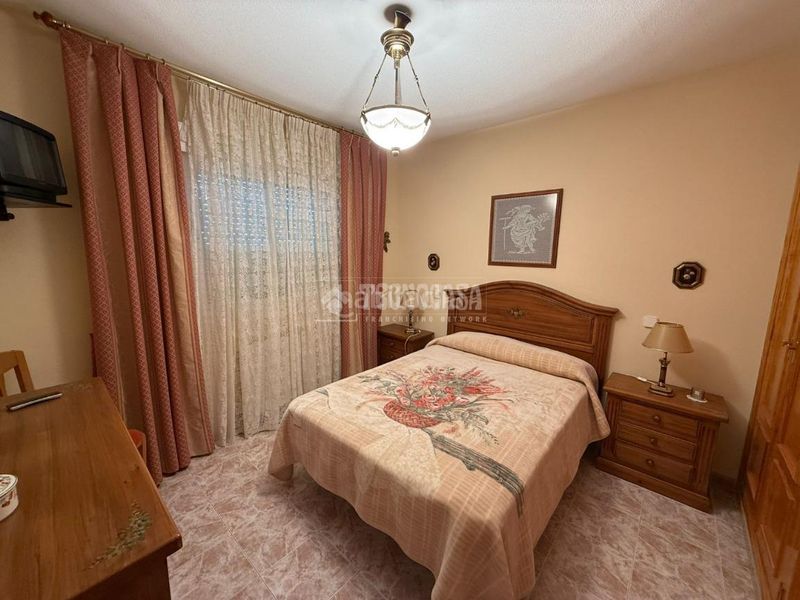 Foto b2019a5f-6d19-4ee7-8307-f9c016dad332. Casa aparellada amb calefacció a Almorox