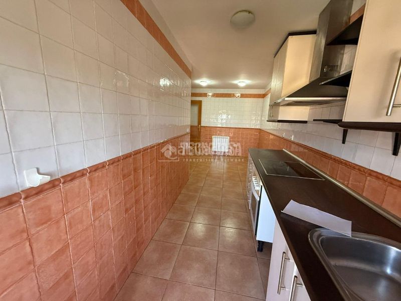 Foto 61623add-cca8-4427-94df-fdfd63cab25e. Piso  en venta en Almorox